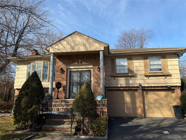 112 Crescent Drive, Searingtown, NY 11507