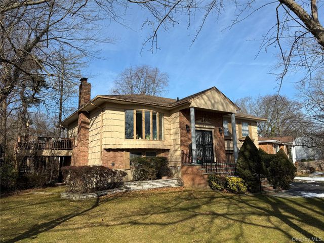 112 Crescent Drive, Searingtown, NY 11507