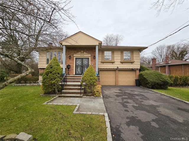 112 Crescent Drive, Searingtown, NY 11507