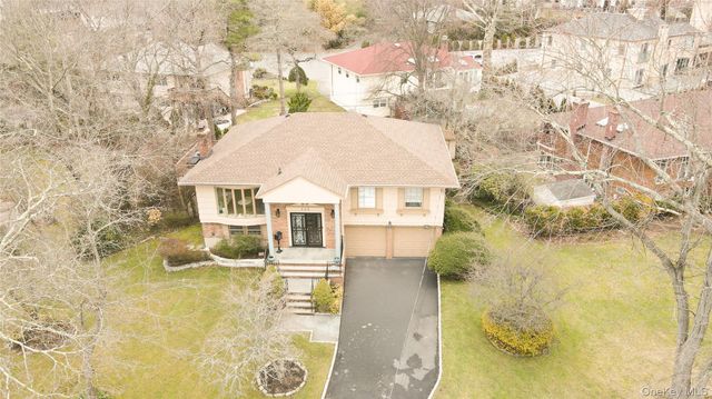 112 Crescent Drive, Searingtown, NY 11507