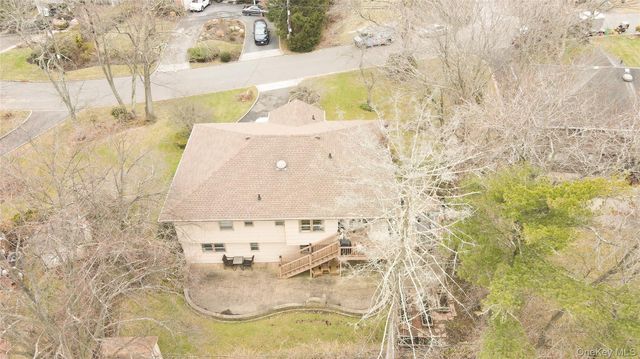 112 Crescent Drive, Searingtown, NY 11507