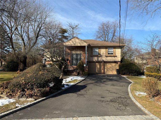 112 Crescent Drive, Searingtown, NY 11507