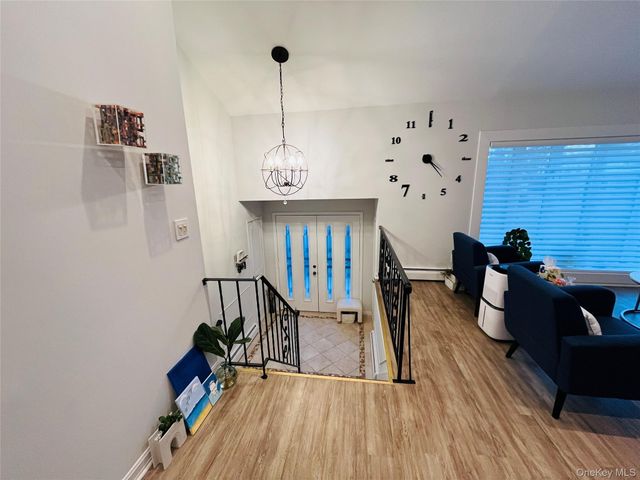 112 Crescent Drive, Searingtown, NY 11507