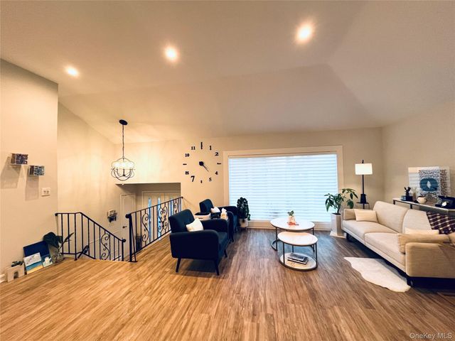 112 Crescent Drive, Searingtown, NY 11507