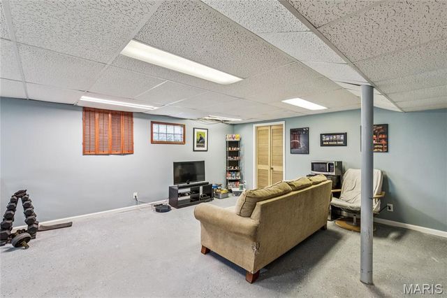 2326 Hennepin Drive, St Louis, MO 63114