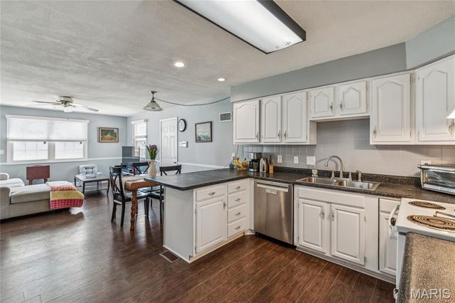 2326 Hennepin Drive, St Louis, MO 63114