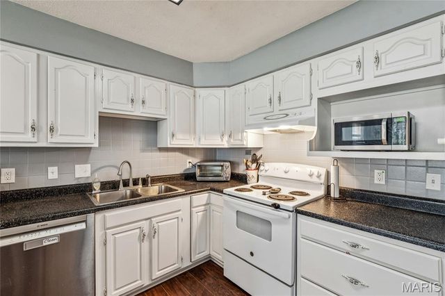 2326 Hennepin Drive, St Louis, MO 63114