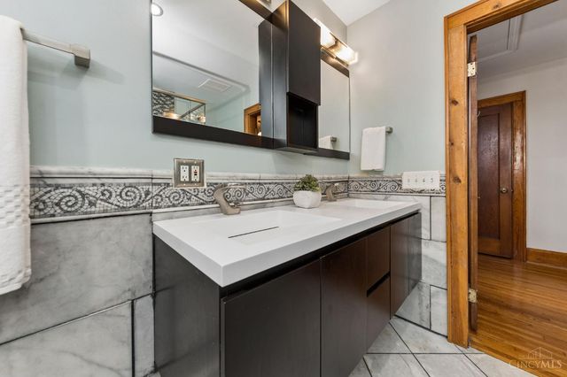 5055 Anderson Place, Cincinnati, OH 45227