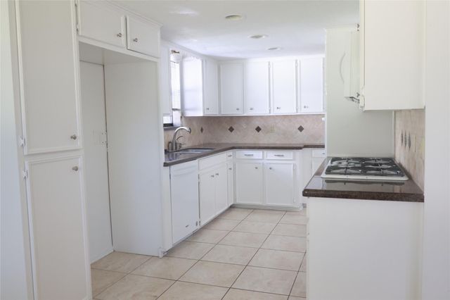 1403 Maygrove Drive, Sugar Land, TX 77498