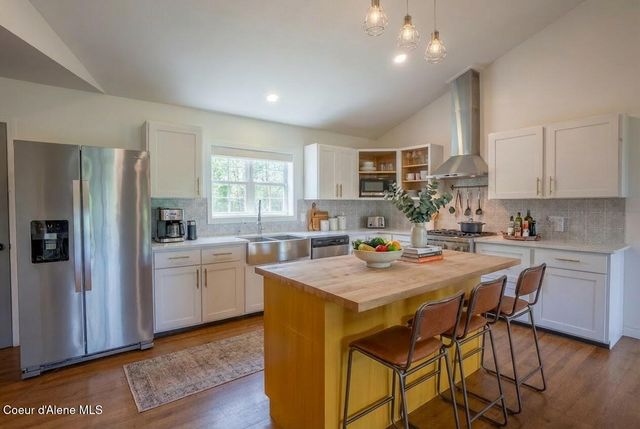 1588 Sunrise Rd, Bonners Ferry, ID 83805