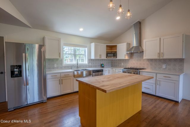 1588 Sunrise Rd, Bonners Ferry, ID 83805