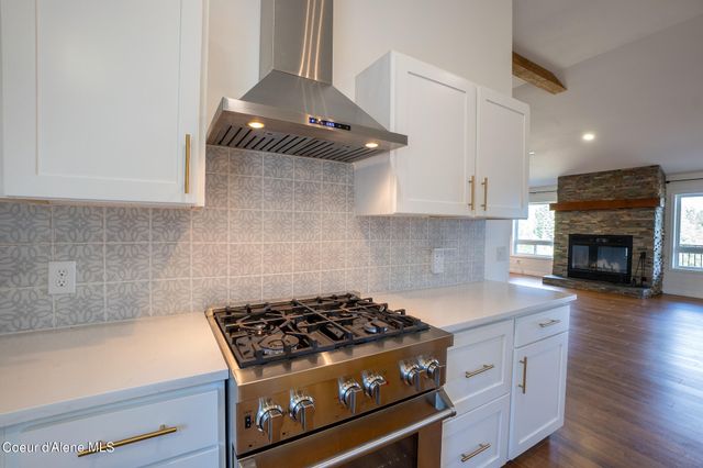 1588 Sunrise Rd, Bonners Ferry, ID 83805