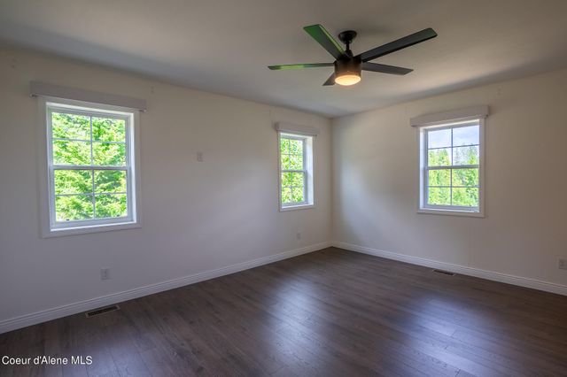 1588 Sunrise Rd, Bonners Ferry, ID 83805