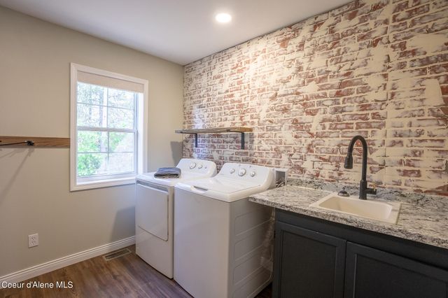 1588 Sunrise Rd, Bonners Ferry, ID 83805