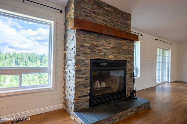 1588 Sunrise Rd, Bonners Ferry, ID 83805