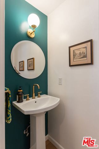 5936 Barton Avenue, Los Angeles, CA 90038