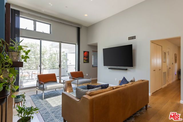 5936 Barton Avenue, Los Angeles, CA 90038