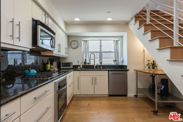 5936 Barton Avenue, Los Angeles, CA 90038