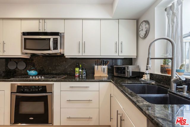 5936 Barton Avenue, Los Angeles, CA 90038
