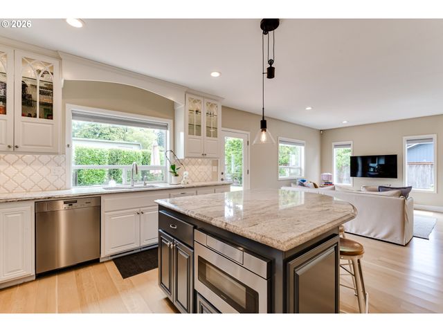 3375 BARDELL Ave, Eugene, OR 97401