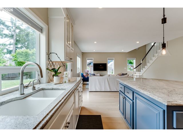 3375 BARDELL Ave, Eugene, OR 97401