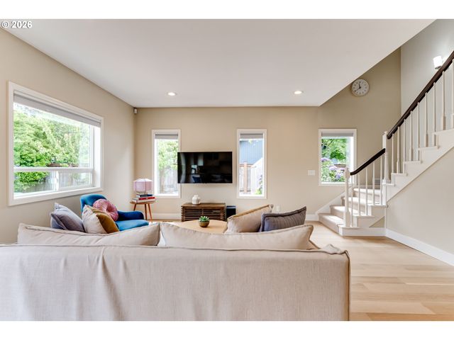 3375 BARDELL Ave, Eugene, OR 97401