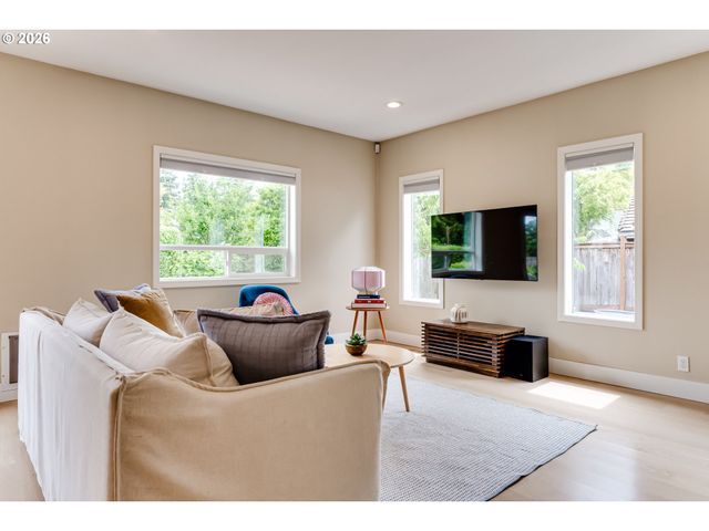 3375 BARDELL Ave, Eugene, OR 97401