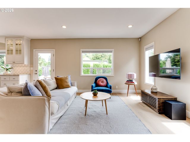 3375 BARDELL Ave, Eugene, OR 97401