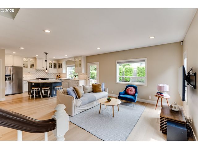 3375 BARDELL Ave, Eugene, OR 97401