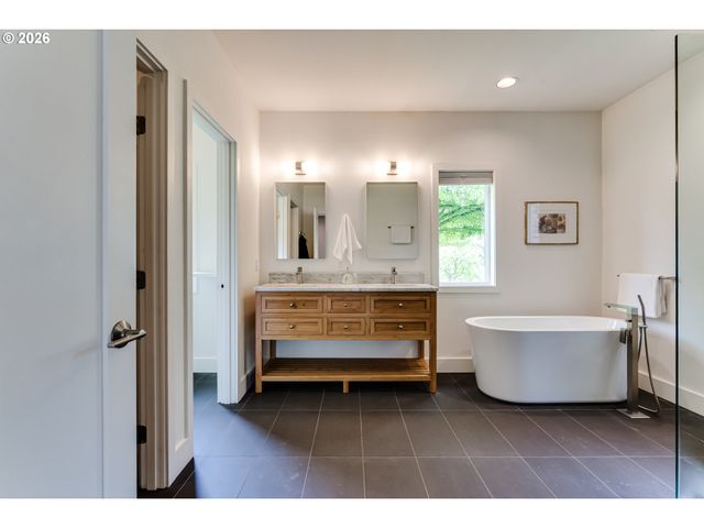 3375 BARDELL Ave, Eugene, OR 97401