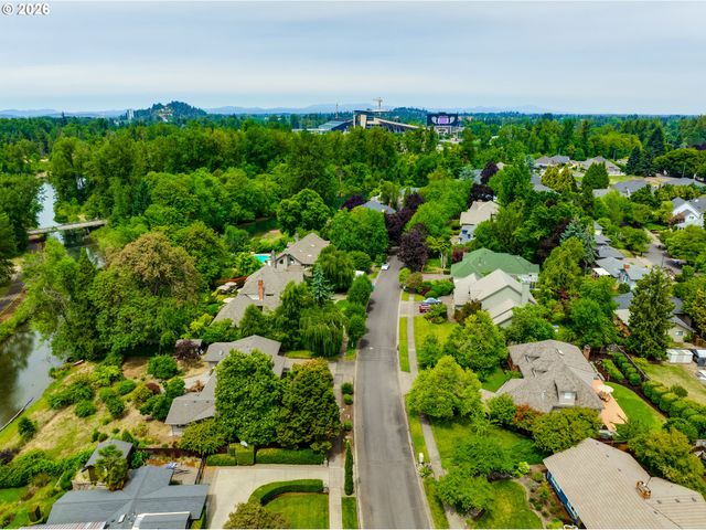 3375 BARDELL Ave, Eugene, OR 97401