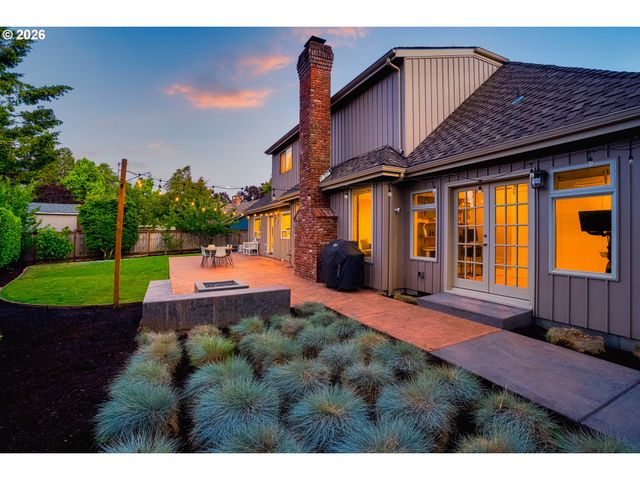 3375 BARDELL Ave, Eugene, OR 97401