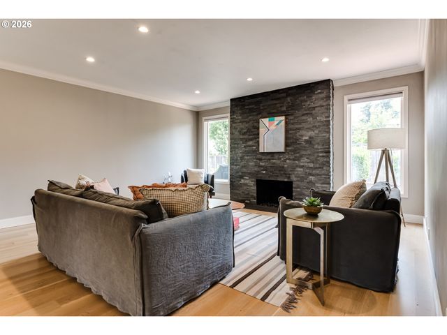 3375 BARDELL Ave, Eugene, OR 97401