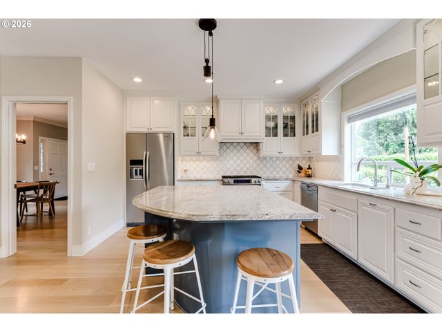 3375 BARDELL Ave, Eugene, OR 97401