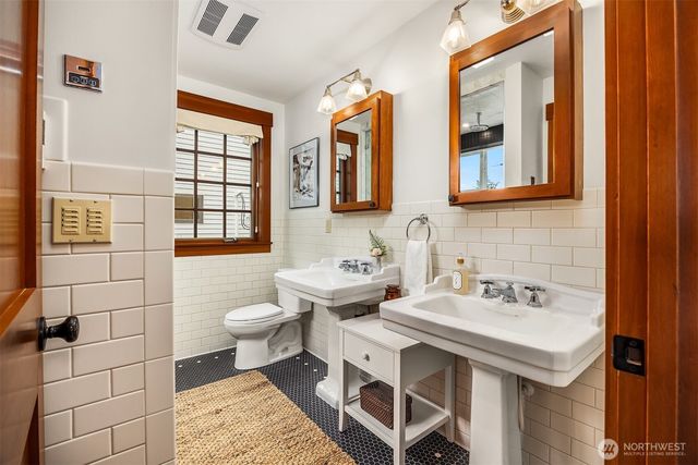 1632 35th Avenue, Seattle, WA 98122