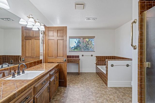 35 Rays Circle, Hollister, CA 95023