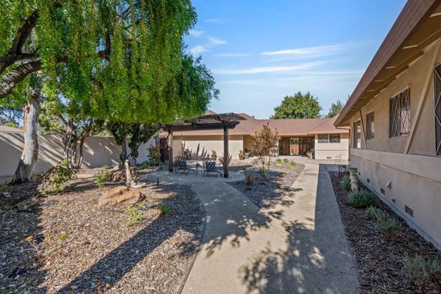 35 Rays Circle, Hollister, CA 95023