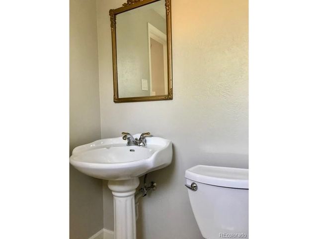 2285 E Noble St, Centennial, CO 80121