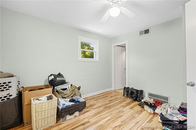 1402 E 9th Street, Jeffersonville, IN 47130
