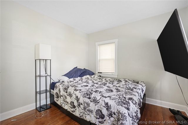 1402 E 9th Street, Jeffersonville, IN 47130