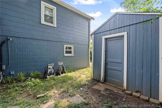 1402 E 9th Street, Jeffersonville, IN 47130