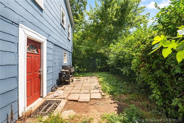 1402 E 9th Street, Jeffersonville, IN 47130