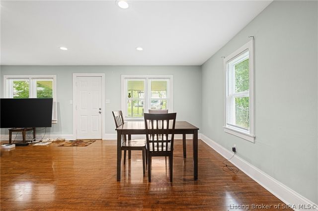 1402 E 9th Street, Jeffersonville, IN 47130