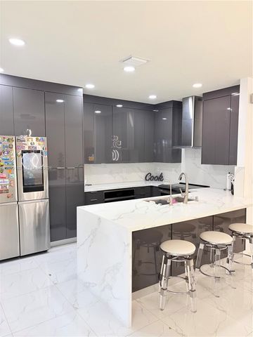 3409 W 92nd Pl, Hialeah, FL 33018