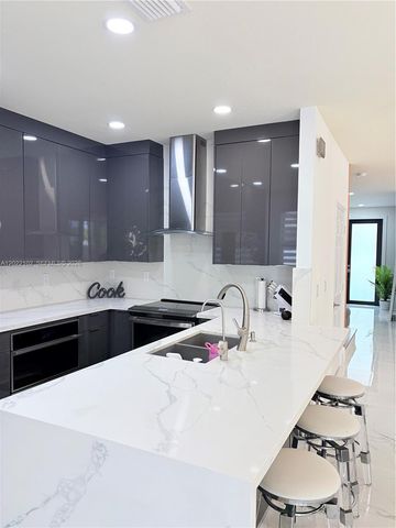 3409 W 92nd Pl, Hialeah, FL 33018