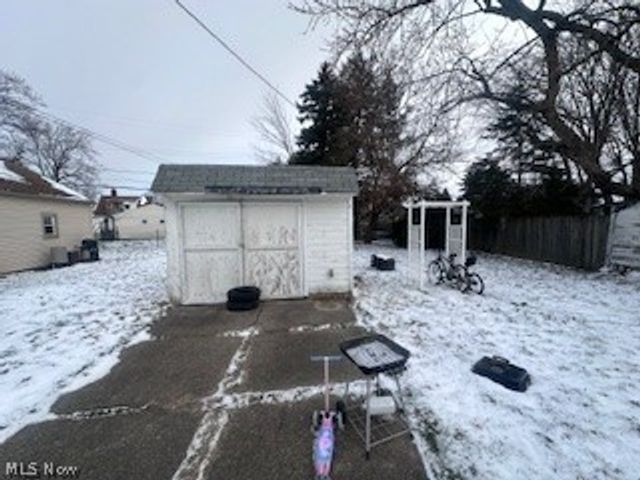 6814 Dartworth Drive, Parma, OH 44129