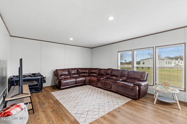 292 Sand Ridge Road, Beulaville, NC 28518