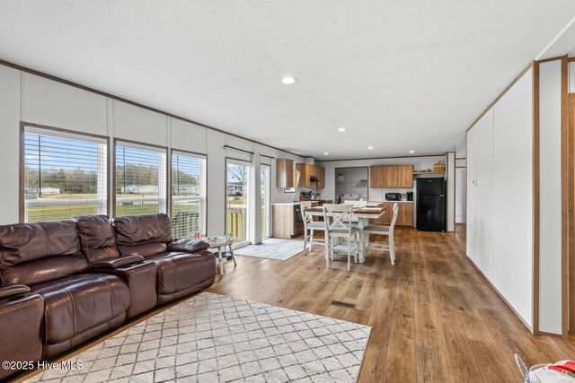 292 Sand Ridge Road, Beulaville, NC 28518