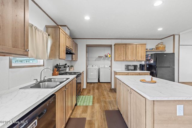 292 Sand Ridge Road, Beulaville, NC 28518