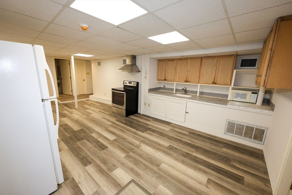 1026 Chestnut St B, Newton, MA 02464